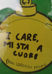 una pallina di carta gialla con la scritta I Care mi sta a cuore